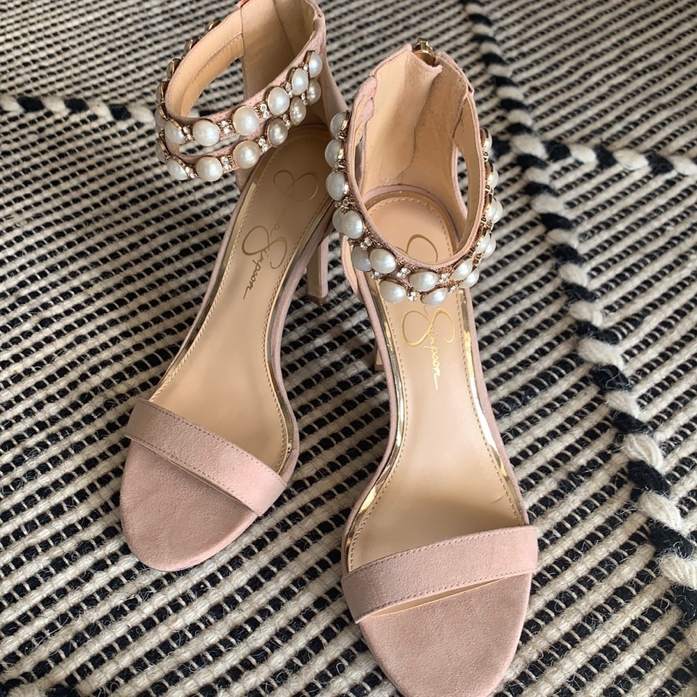 JESSICA SIMPSON- 6.5- Eleia Heeled Sandals.